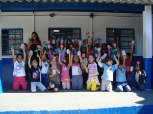 Dia das Mães-Latinha com decoupage e flor com forminha de papel