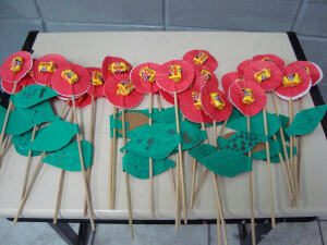 Fazendo as Flores-Presente Dia das Mães