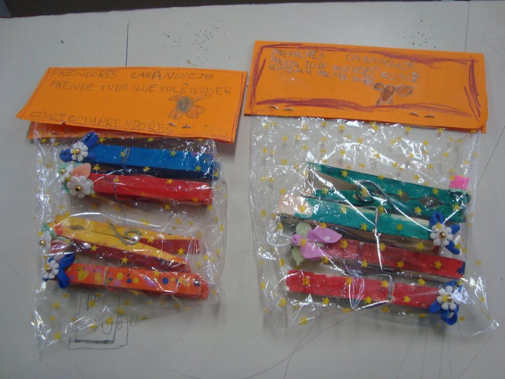 DIA DAS MÃES-CONFECCIONANDO OS PRENDEDORES CARANGUEJO